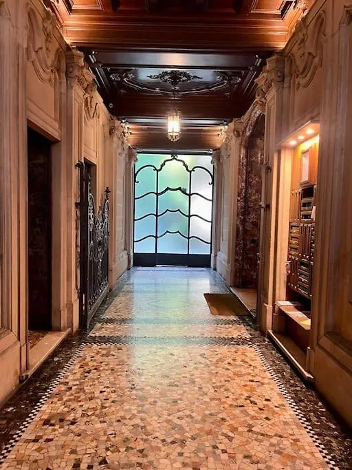 Old Milan Central Home アパート